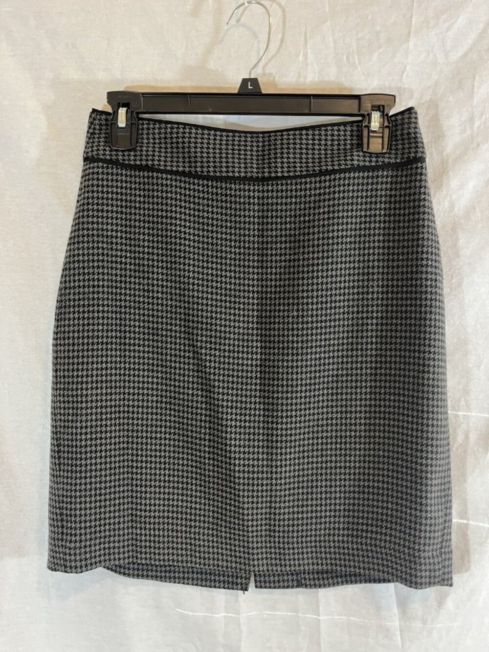 Banana Republic Women’s Size 2 Black & Gray Houndstooth Skirt